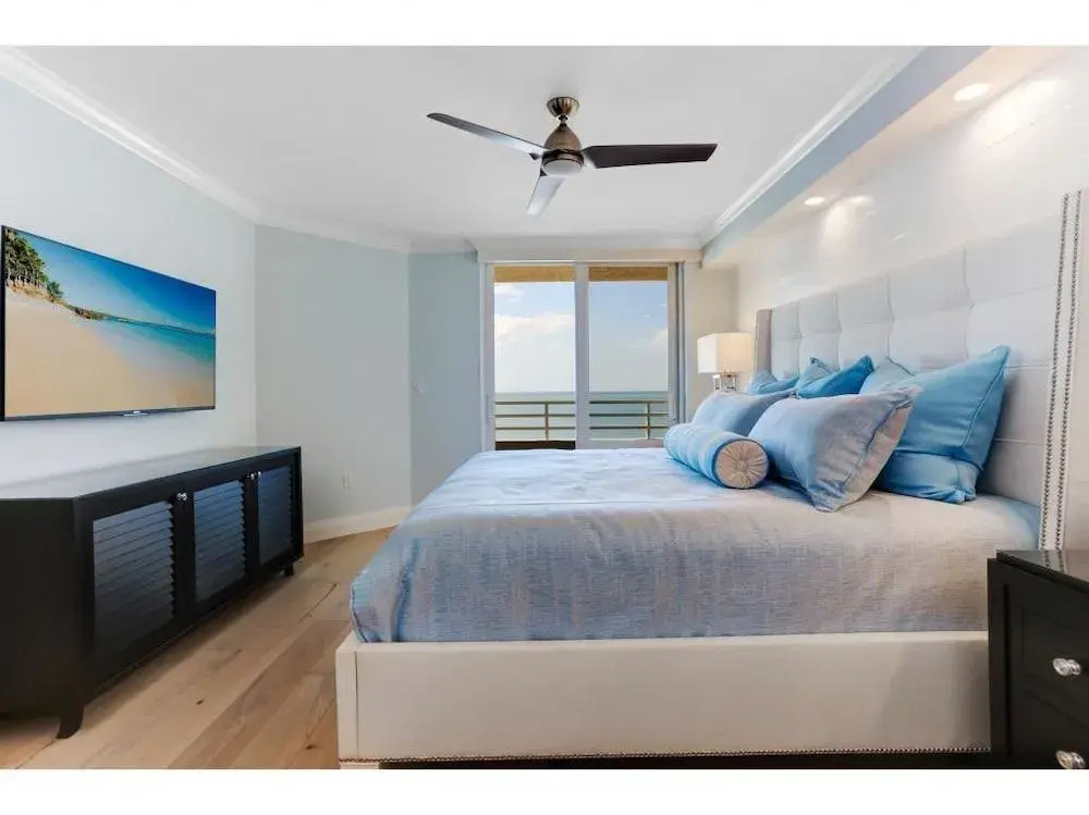 Beachfront Condo With 180-degree Views and Pool