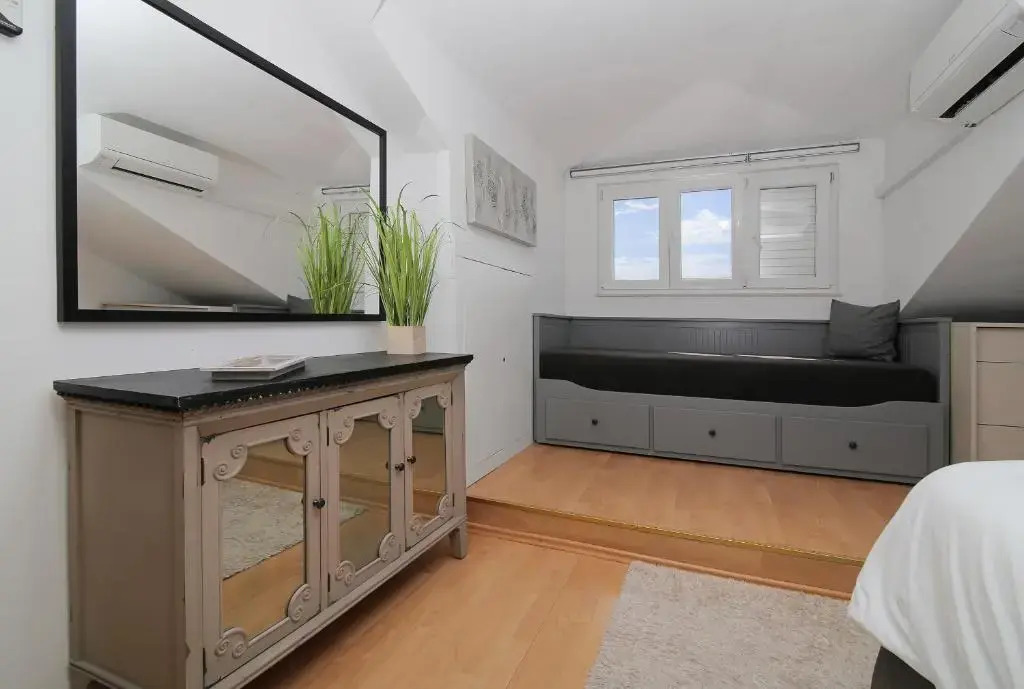 Spacious 2 BR Apt LuxeView- OldTownView, 10min to town