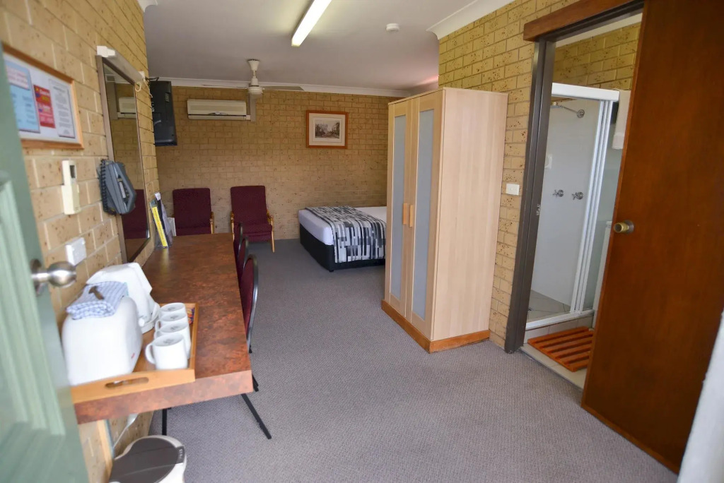 Coast Inn Motel