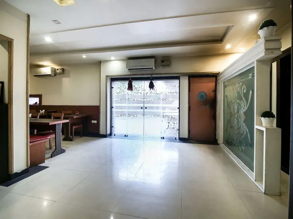 Capital O 4012 Hotel Agra Cantt