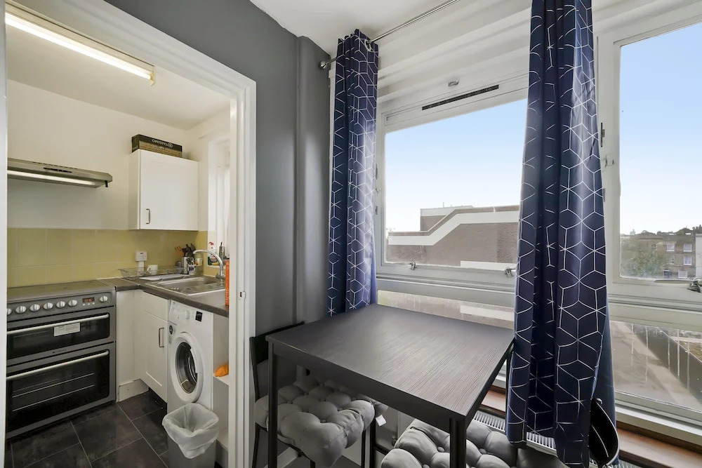 Impeccable 1-bed Apartment in London