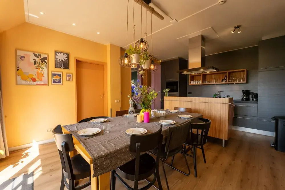 Het Voorhuis van de Oude Boerderij aan de Friese Meren met Eigen Steiger