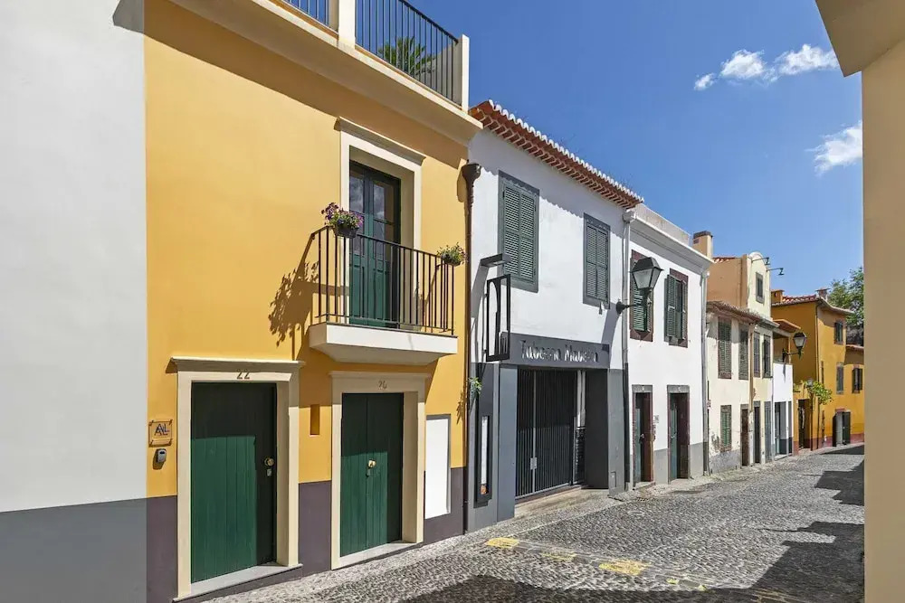 Zona Velha Apartments by An Island Apart