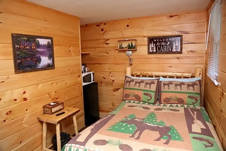 Rowes Adirondack Cabins of Schroon Lake