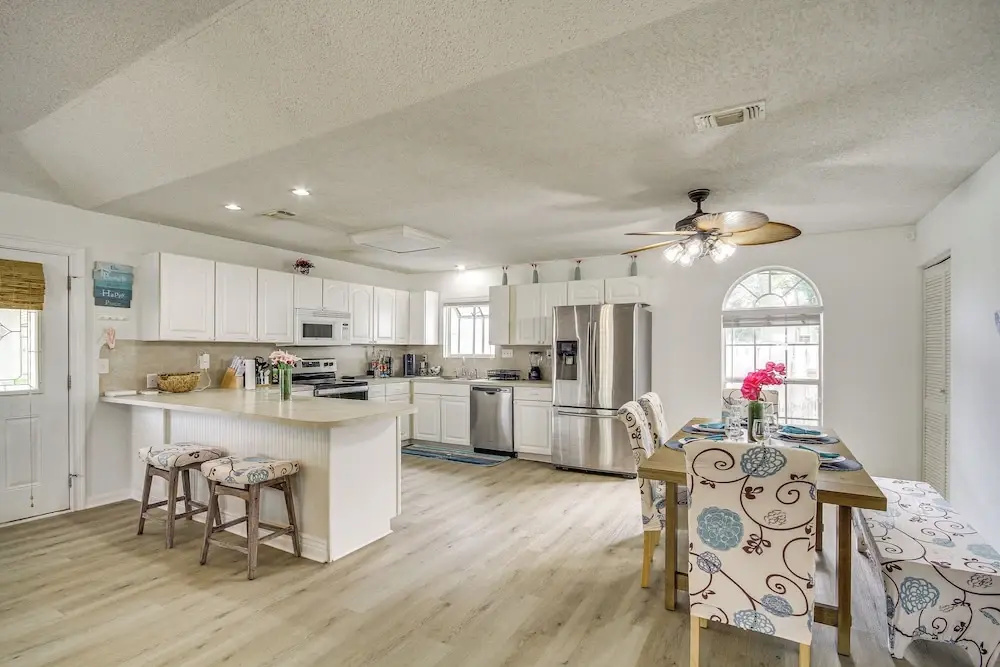 Walk to Gulfport Beach 1 Mi to Marina: Lovely Home