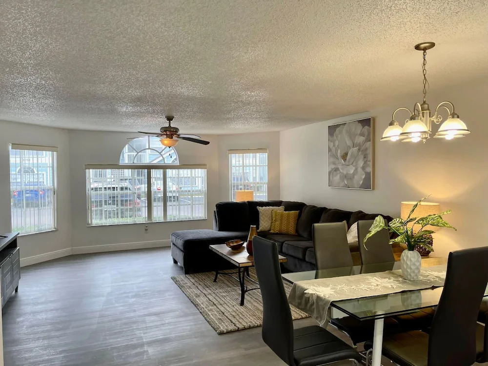 Grand Luxury 3BR Apartment Near Disney 010