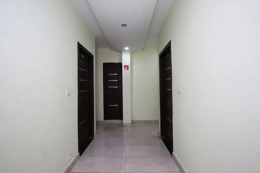 OYO 9956 Hotel Pelican Inn