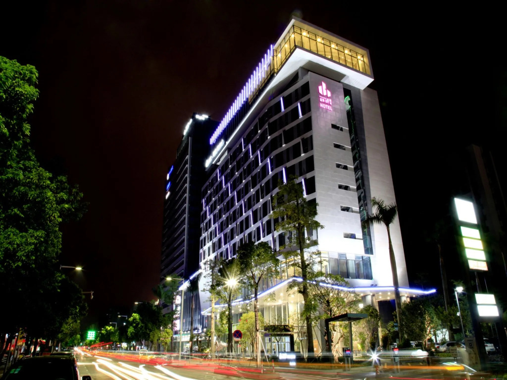 The Summit Hotel