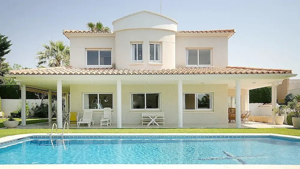R11 Casa Blanca con gran jardin y piscina