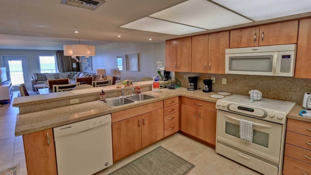 Edgewater 507 Minium 3 Bedroom Condo by RedAwning