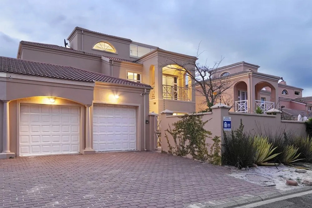 Villa de la Mer Hout Bay Beachfront