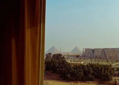 5mins away from the Pyramids