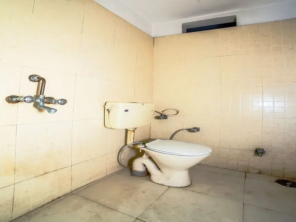 OYO 15248 Hotel Shreemaa