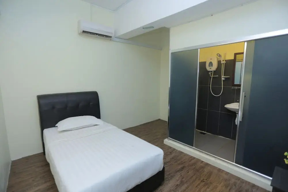JAM Hotel Kota Warisan Near ERL Salak Tinggi Sepang