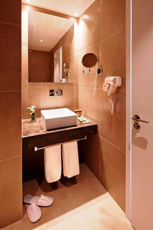 Amphora Hotel & Suites
