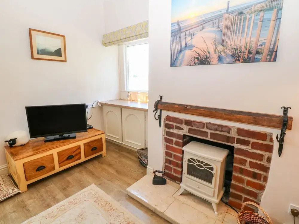 Charming 2 Bed House Near Rhoscolyn,discounts FOR