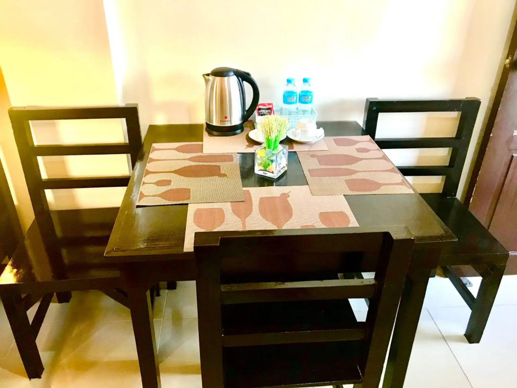 V.F. Riton Apartelle
