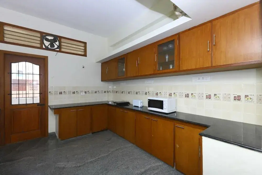 OYO 9785 Home Spacious 3BHK Rock Beach