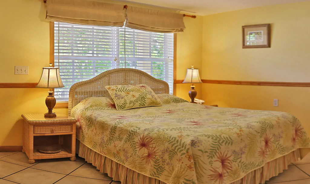 Manatee Bay Inn - Near Fishing Pier Fort Myers Beach