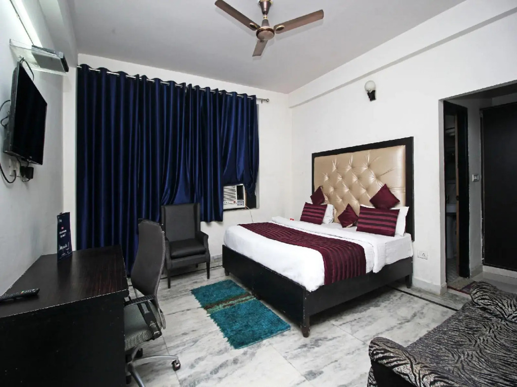 OYO 9069 Hotel WP 13