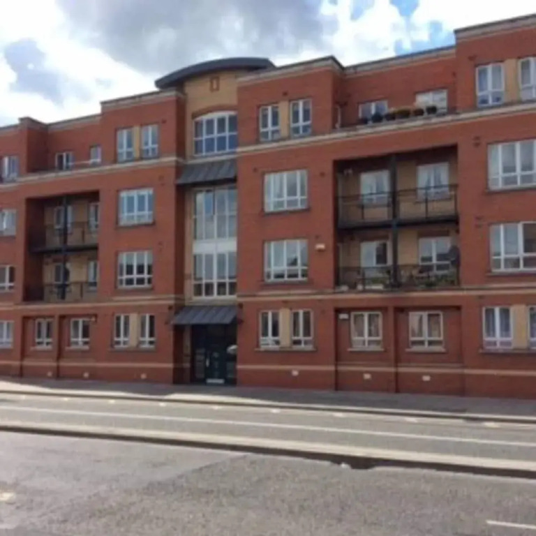 2 Bedroom Apartment 15 Minutes From City Centre