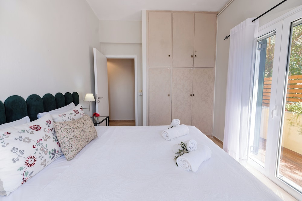 The 7 Trees Apartments by Konnect, Nisaki