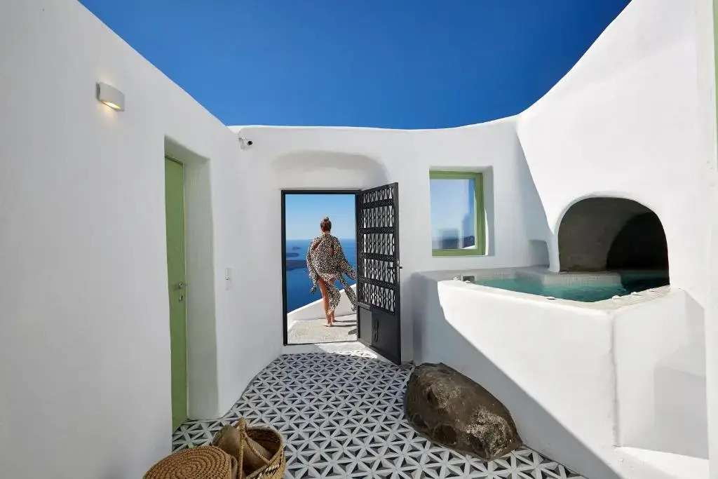 Gitsa Cliff Luxury Villa