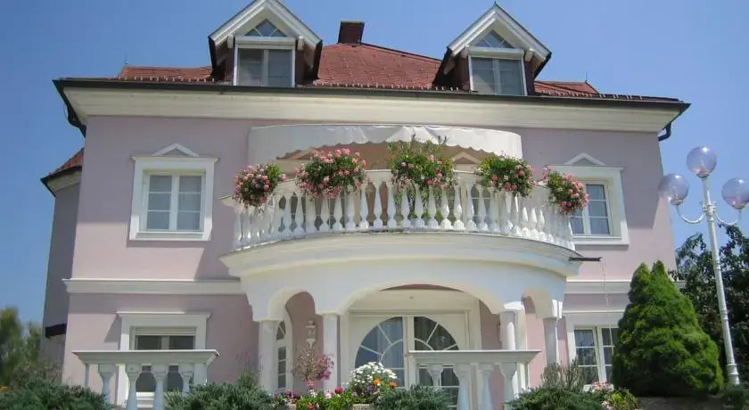 Villa Rosé