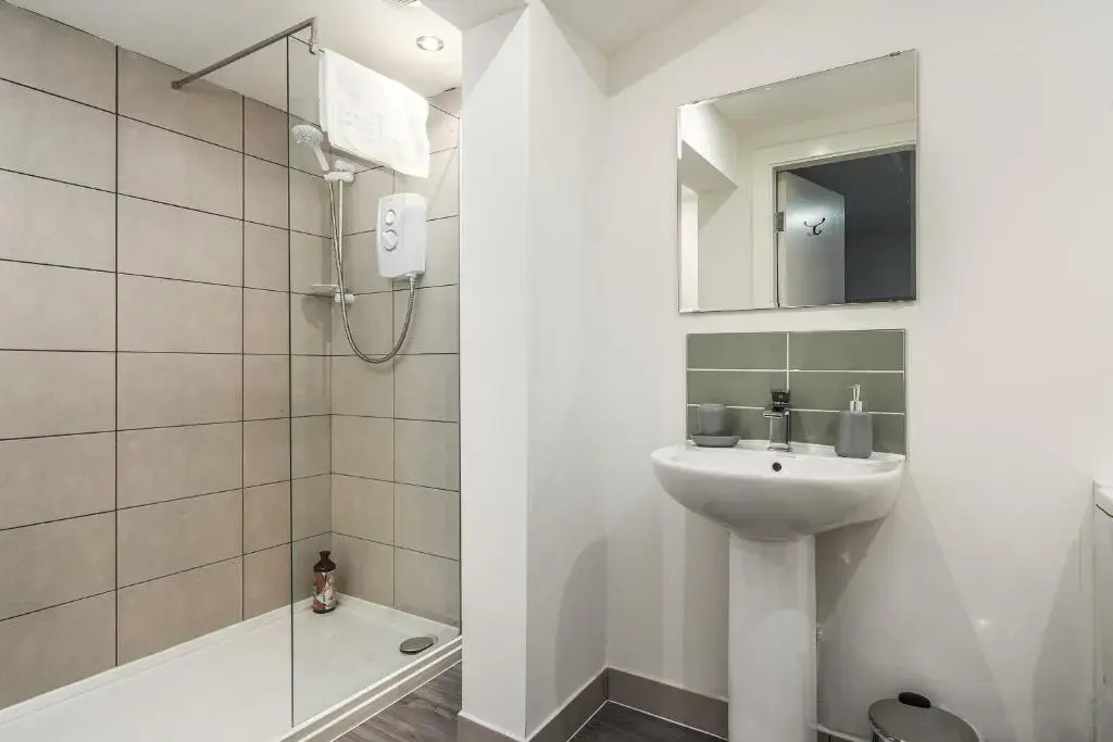 Renfrew Residence Central Glasgow 4-Bed Flat