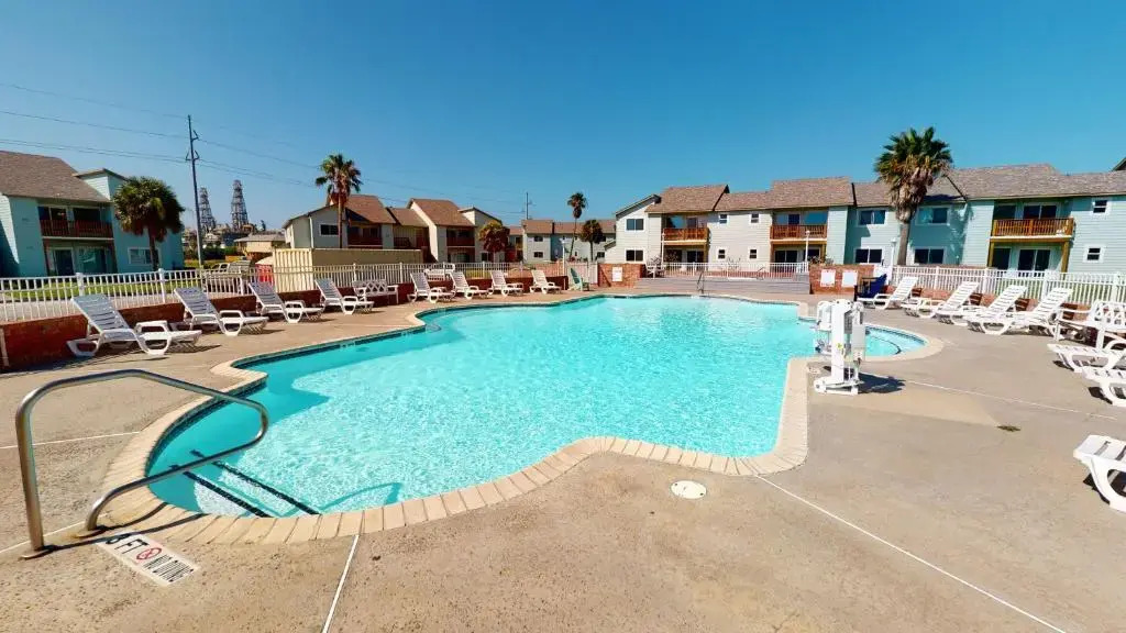 AH-B104 Newly Remodeled Ground Floor Condo, Overlooking PoolHot Tub