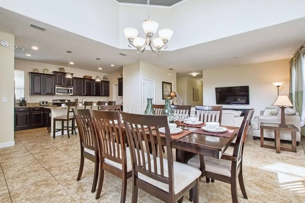 5 Bed House W- Pool In Paradise Palms 3180pp 5 Bedroom Home by RedAwning