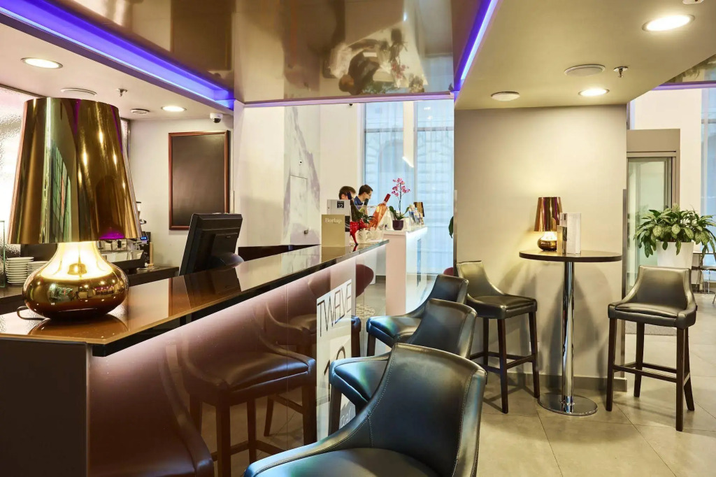 12 Revay Hotel