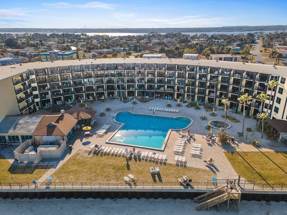 Hawaiian Inn 209