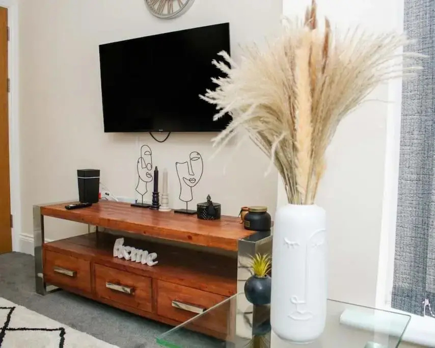 No25-Luxe Living Guest House- 2 Bed-WIFI-Free Parking-City- Beach