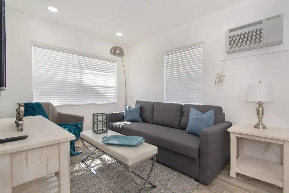 Trendy 1 BR W/parking Space & Walk to the Beach #8