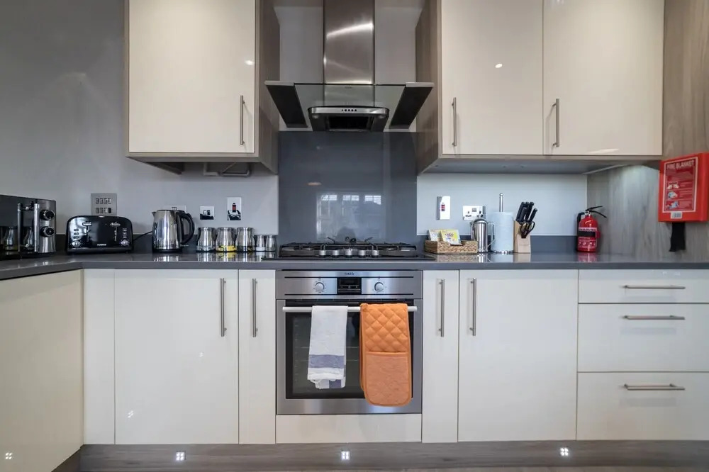 Helios Court Penthouse Serviced Apartment by Ferndale
