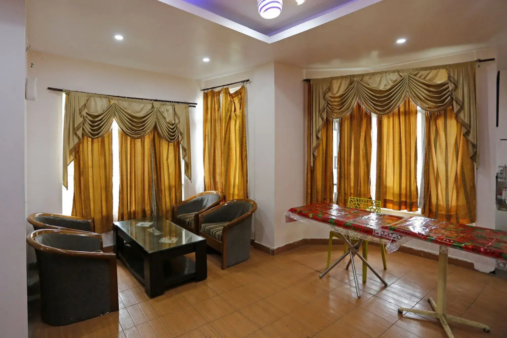 OYO Rooms 099 Near Victory Tunnel Shimla
