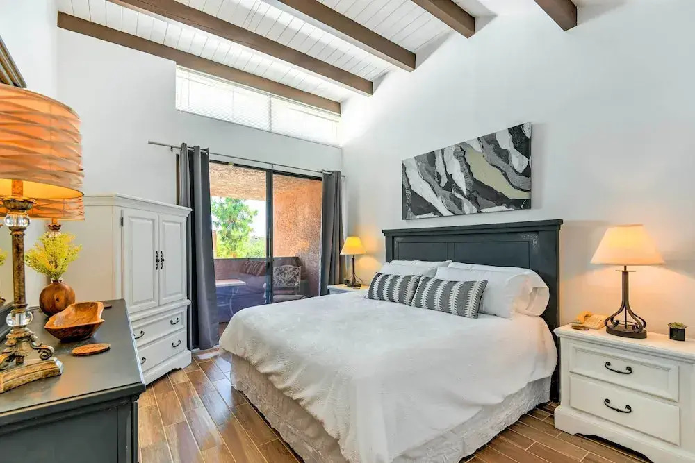 3 Mi to Old Town: Scottsdale Condo w/ Pool & Lake