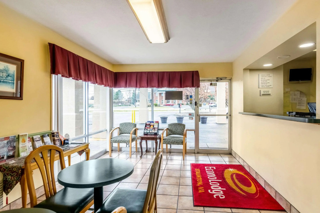 Econo Lodge East Staunton