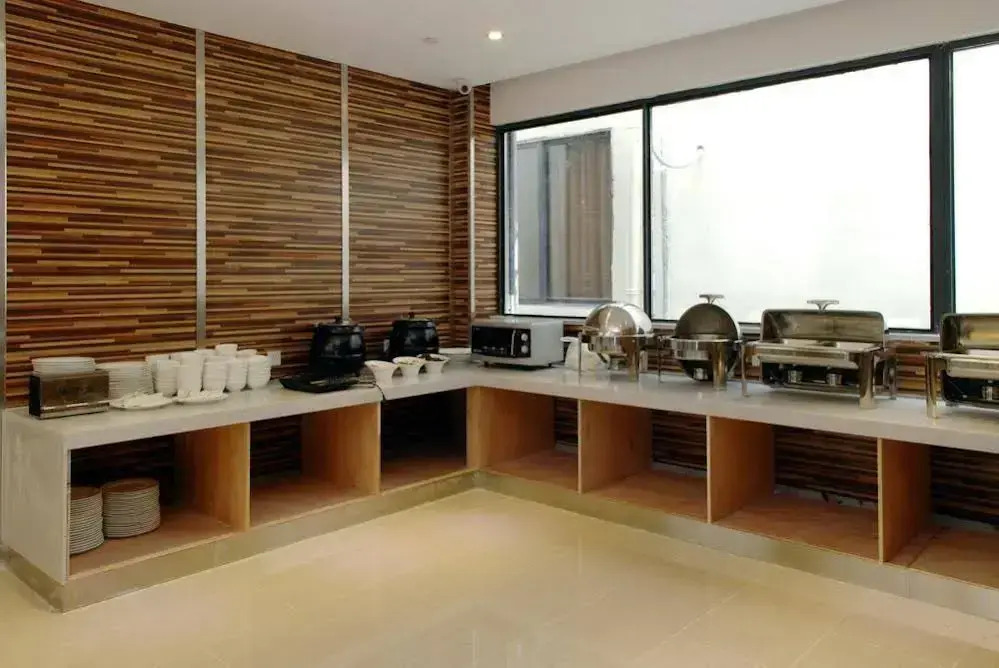 Holiday Inn Nanjing Yingzun Hotel (Nanjing University Xianlin Subway Station)