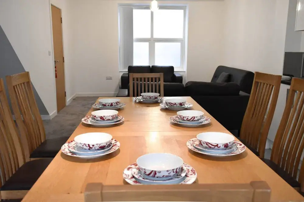 Modern Open Plan 5 Bedroom Home With Garden
