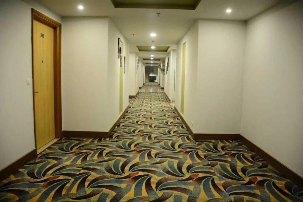 Four Leaf Service Suites