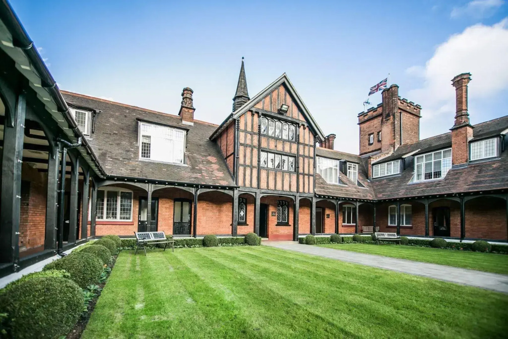 The Pillar Hotel