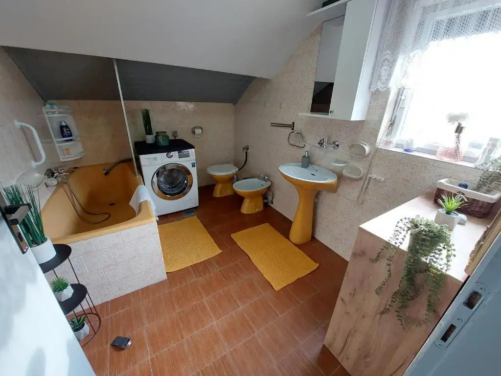 A house, free parking, sauna