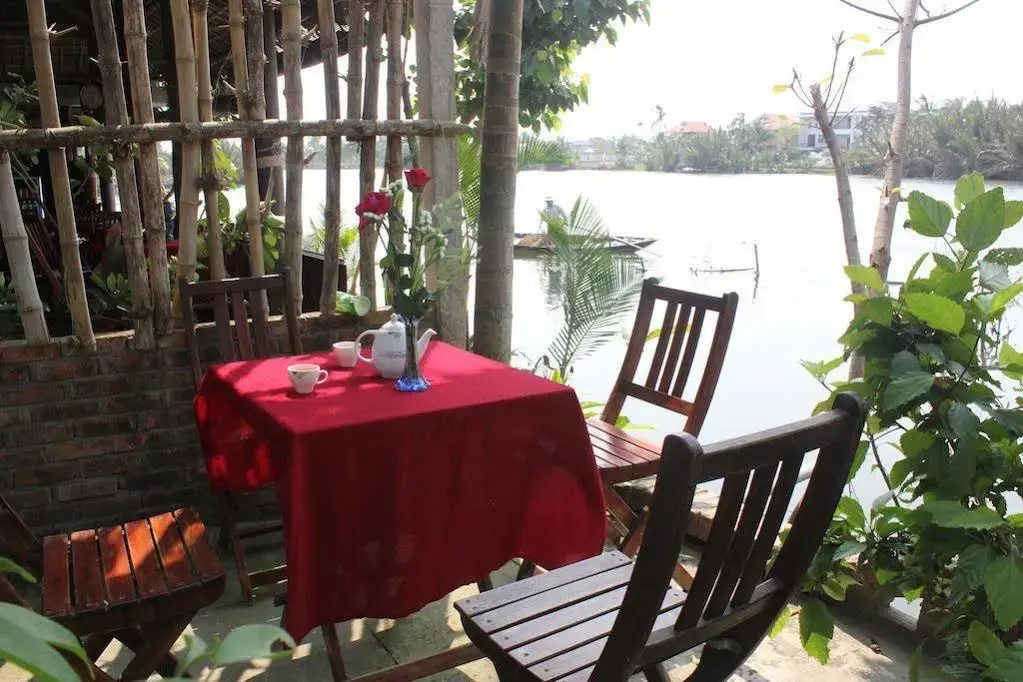 Lakeside Homestay