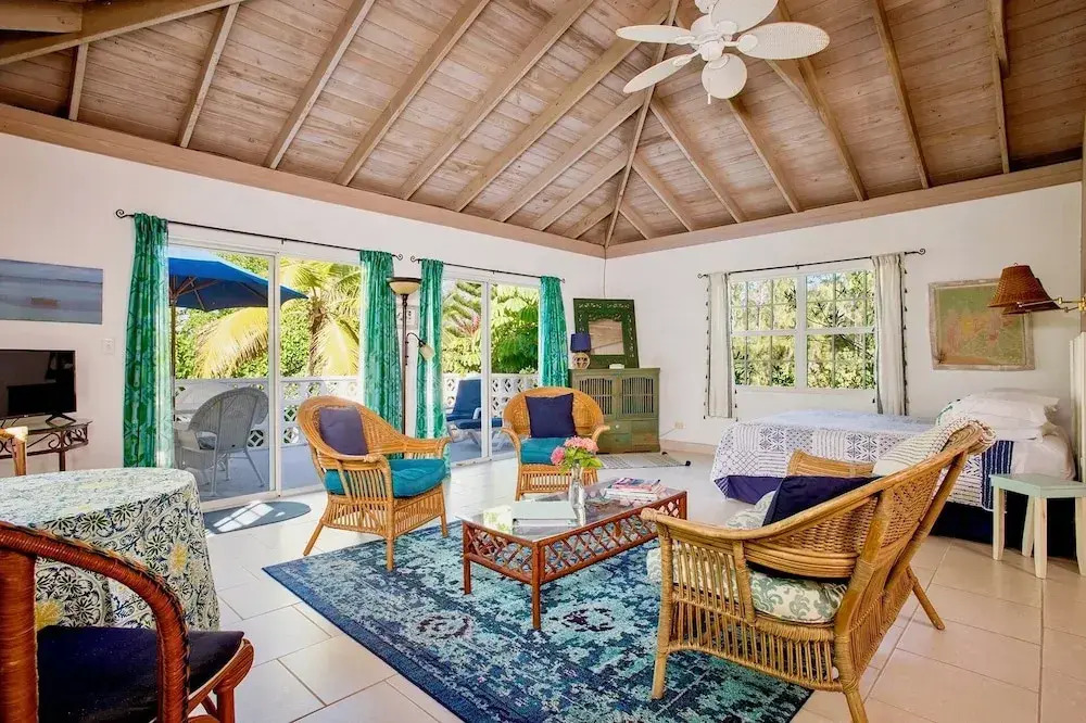 Oceanfront Oasis: Contemporary Villa With Pool