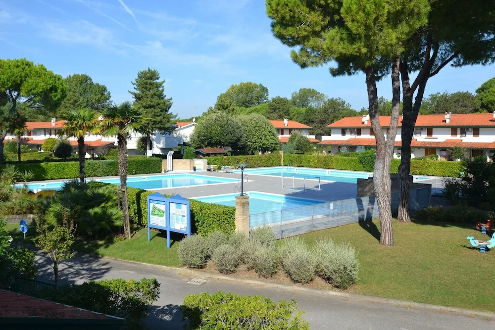 Green Retreat With Shared Pool
