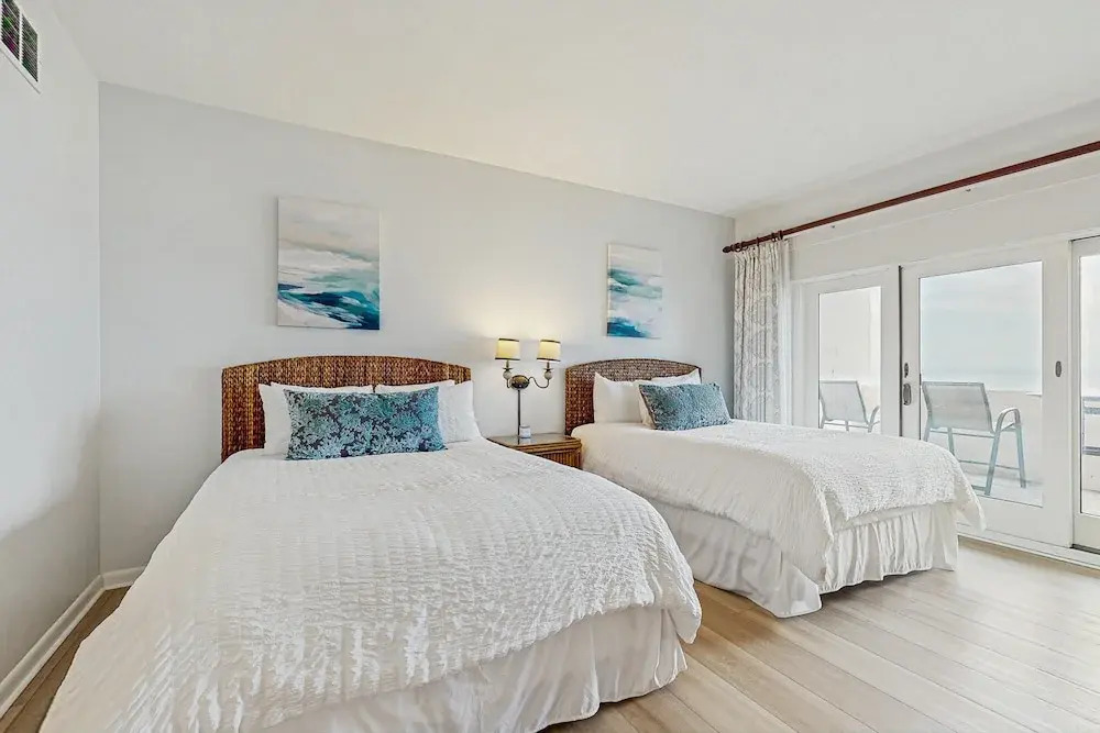 Clean & Cozy Home With Oceanfront Views, Shared Pool, Free Wifi, Central AC