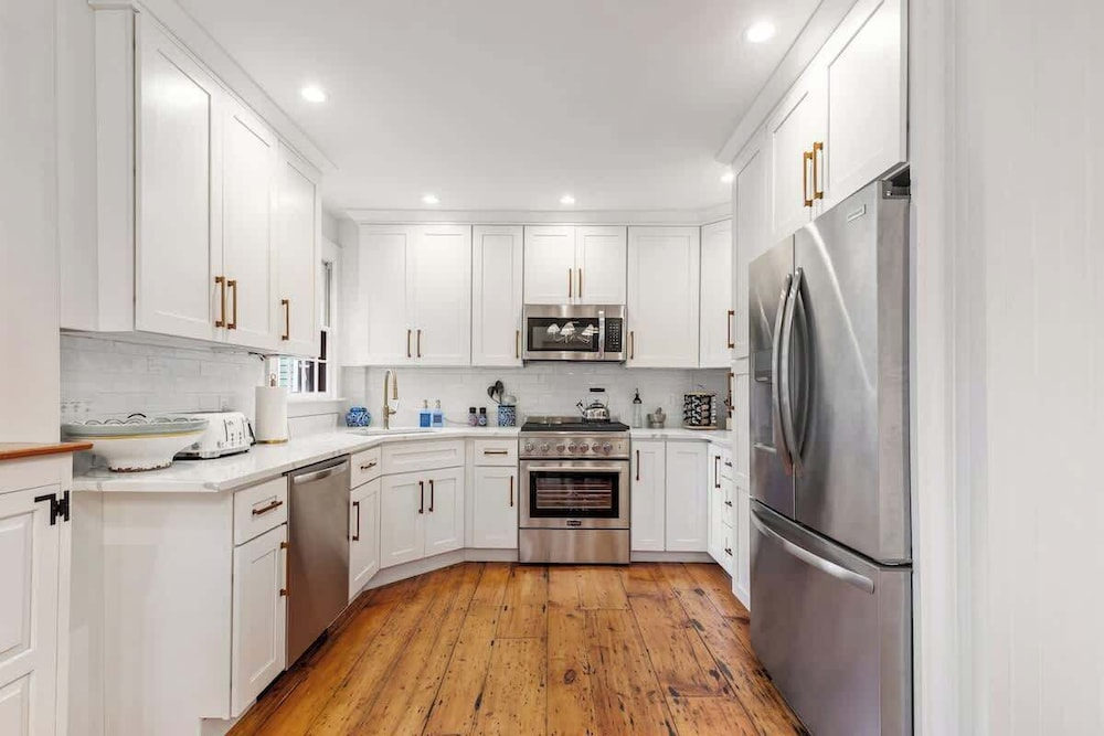 Driftwood Suite - Luxury Retreat in Newport