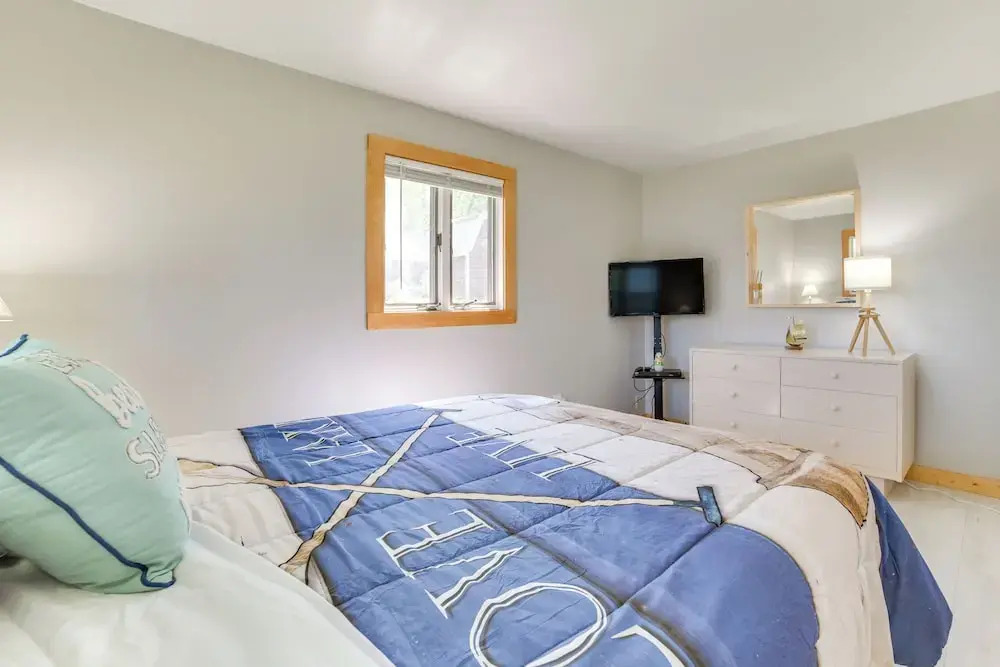 Houghton Lake Cottage w/ Patio: Walk to Waterfront